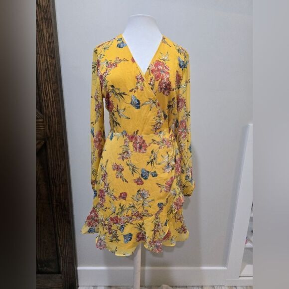 All in Favor Floral Ruffle Wrap long sleeve Dress NWT size Medium - Picture 1 of 3